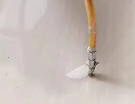 阳东瓷砖空鼓维修公司专业解答在瓷砖铺贴过程中，如果使用的砂料过粗（如全部使用了粗砂），可能会导致以下问题