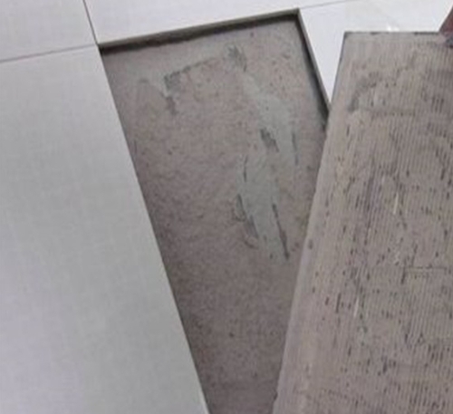 阳东瓷砖空鼓维修公司分享瓷砖铺贴时如果打浆（即涂抹在瓷砖背面和基层上的砂浆或瓷砖胶）过少，会带来以下问题